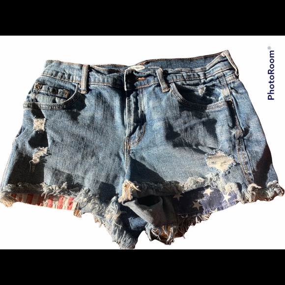 Old Navy Pants - ⭐️Old Navy Patriotic Boyfriend Shorts Distressed Sz 2⭐️